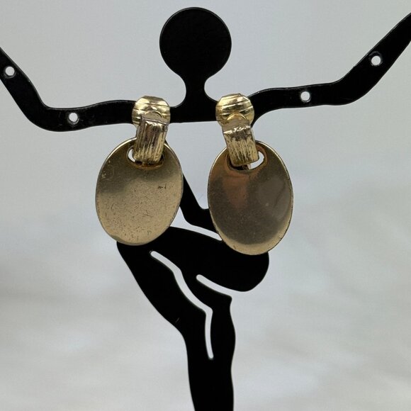 Vintage Gold Tone Clip-on Doorknocker Earrings 1" - Picture 5 of 7